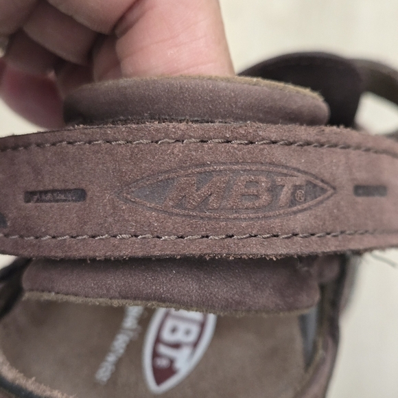 MBT Men\'s Brown Leather Rocker Sole Fisherman Sandals Size 8